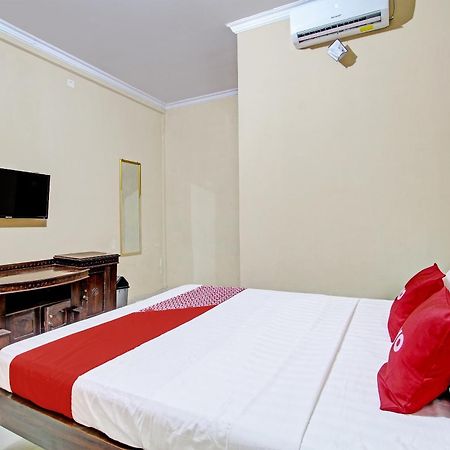 Oyo 91353 Hotel Surya Andesa Klaten Eksteriør bilde