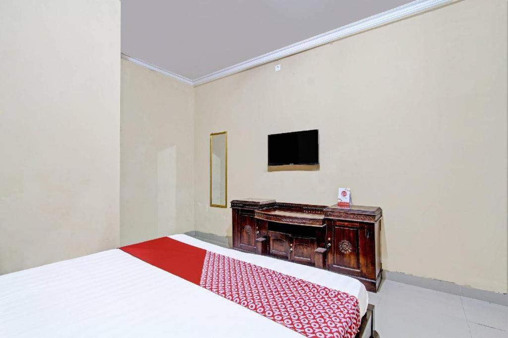 Oyo 91353 Hotel Surya Andesa Klaten Eksteriør bilde