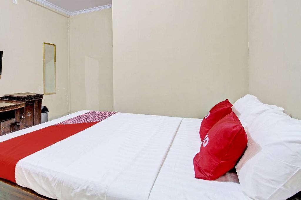 Oyo 91353 Hotel Surya Andesa Klaten Eksteriør bilde